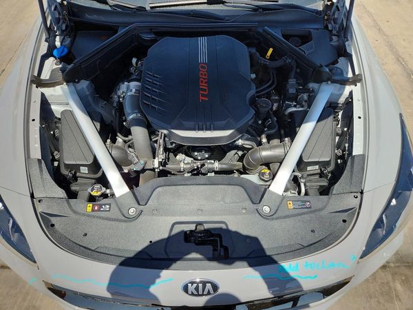 2019 KIA STINGER GT1