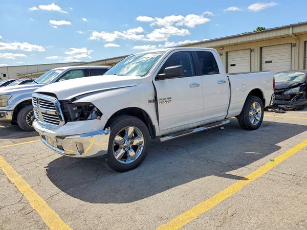 2016 RAM 1500 SLT QUAD CAB 4X4