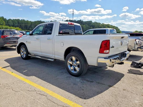 2016 RAM 1500 SLT QUAD CAB 4X4