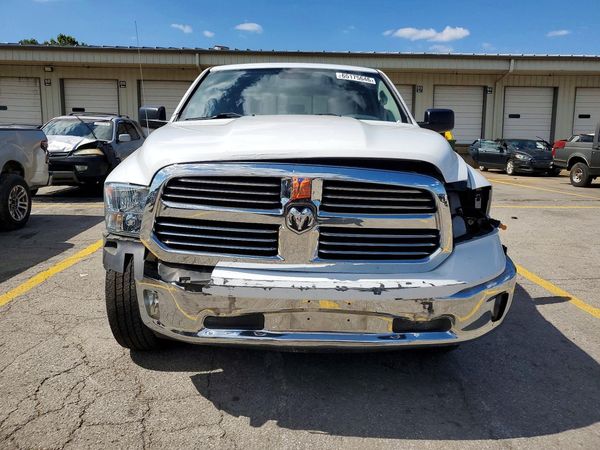2016 RAM 1500 SLT QUAD CAB 4X4