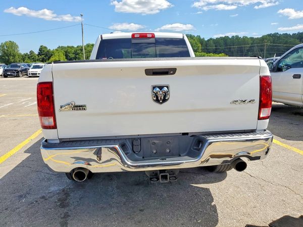 2016 RAM 1500 SLT QUAD CAB 4X4