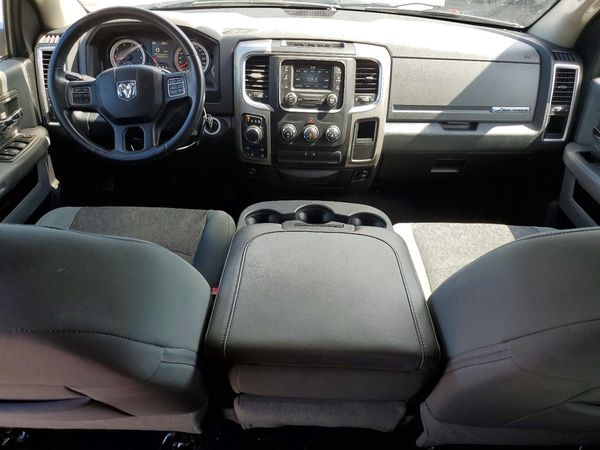 2016 RAM 1500 SLT QUAD CAB 4X4
