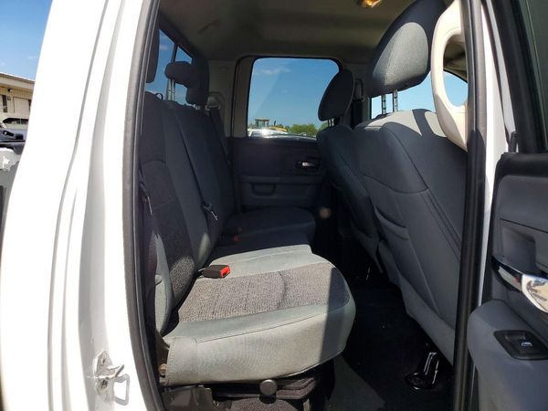 2016 RAM 1500 SLT QUAD CAB 4X4
