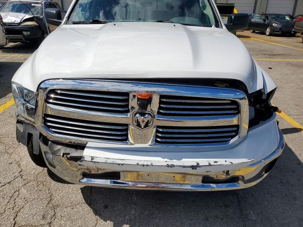 2016 RAM 1500 SLT QUAD CAB 4X4
