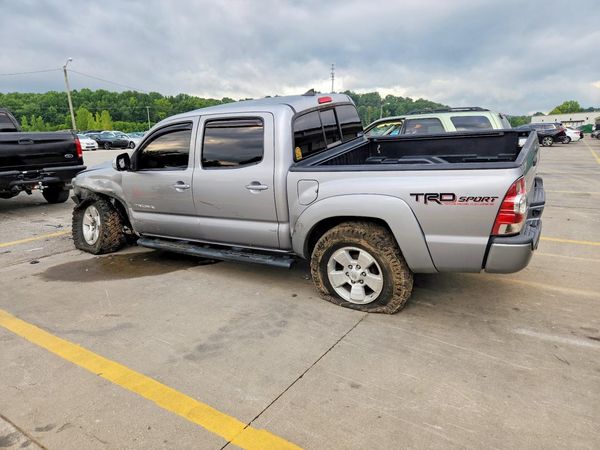 2015 TOYOTA TACOMA