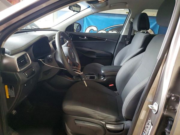 2016 KIA SORENTO L / LX