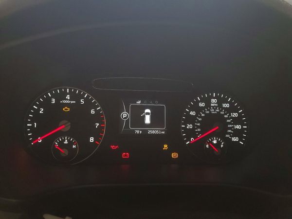 2016 KIA SORENTO L / LX