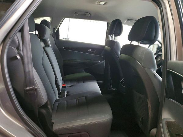 2016 KIA SORENTO L / LX