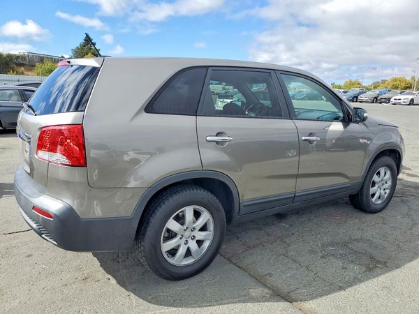 2013 KIA SORENTO Base / LX