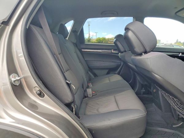 2013 KIA SORENTO Base / LX