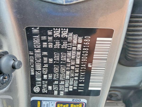 2013 KIA SORENTO Base / LX