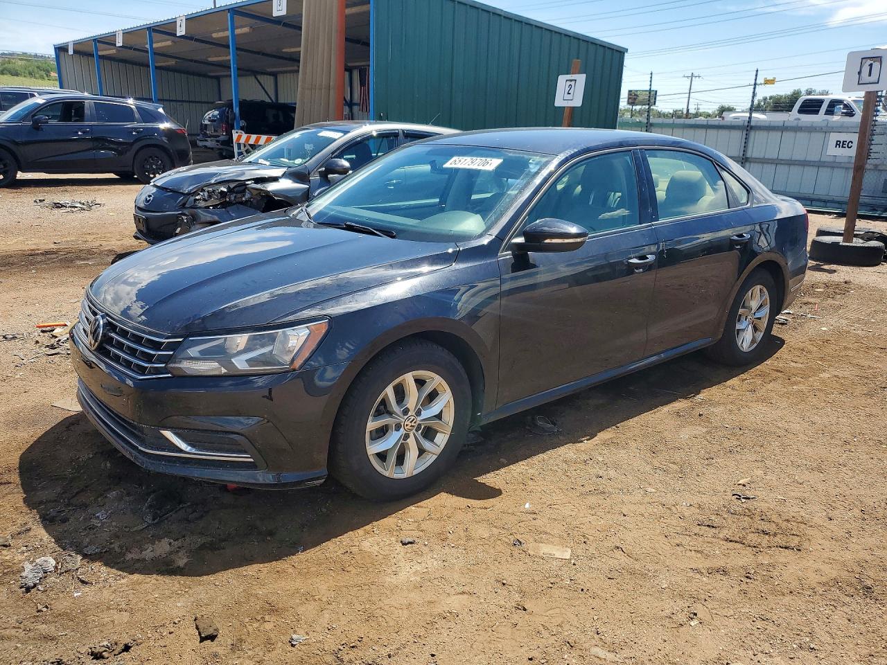 2018 VOLKSWAGEN PASSAT S, R-Line