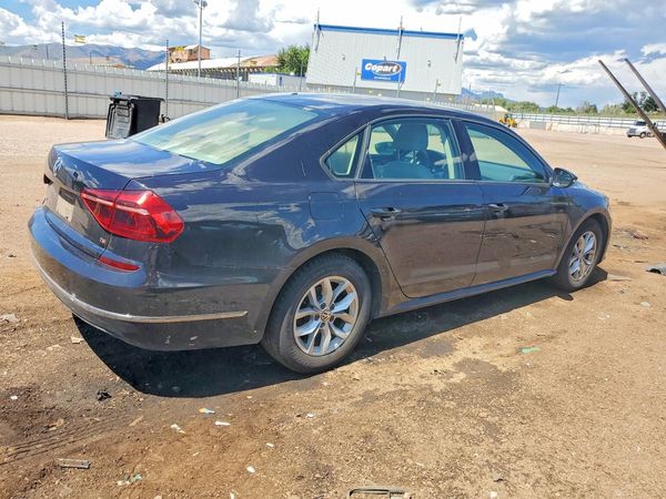 2018 VOLKSWAGEN PASSAT S, R-Line