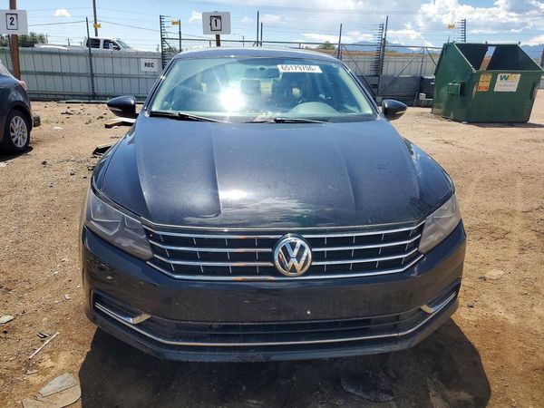 2018 VOLKSWAGEN PASSAT S, R-Line