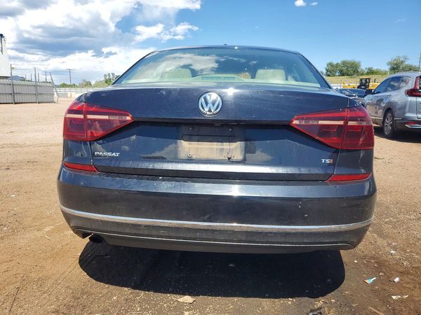 2018 VOLKSWAGEN PASSAT S, R-Line