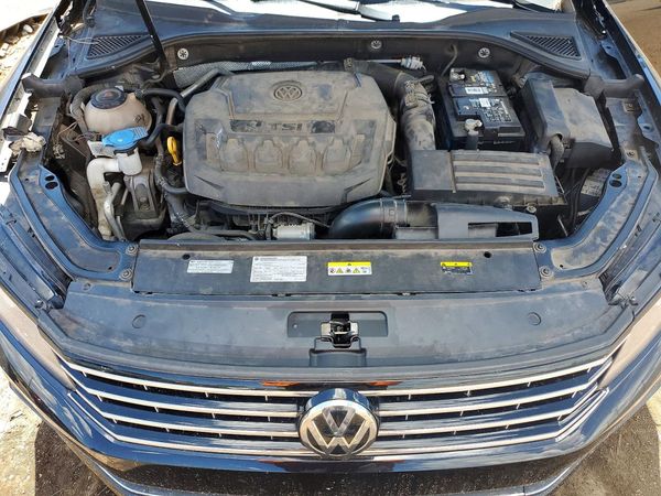 2018 VOLKSWAGEN PASSAT S, R-Line