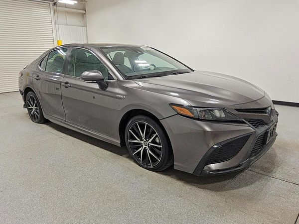 2021 TOYOTA CAMRY — Passenger 3/4