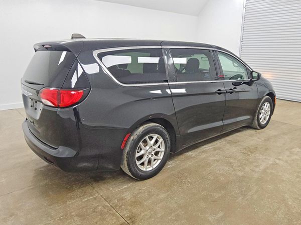 2021 CHRYSLER VOYAGER LX