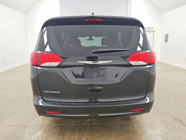 2021 CHRYSLER VOYAGER LX