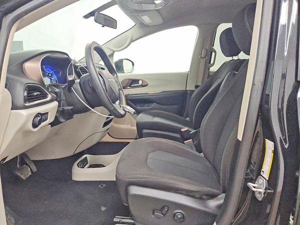 2021 CHRYSLER VOYAGER LX