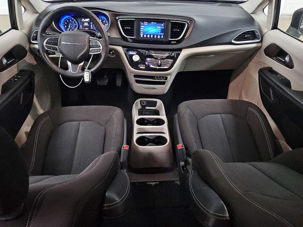 2021 CHRYSLER VOYAGER LX