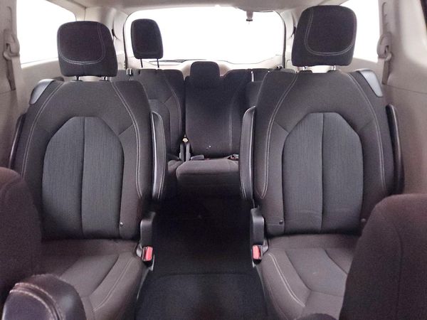 2021 CHRYSLER VOYAGER LX