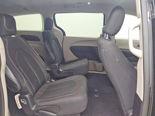 2021 CHRYSLER VOYAGER LX
