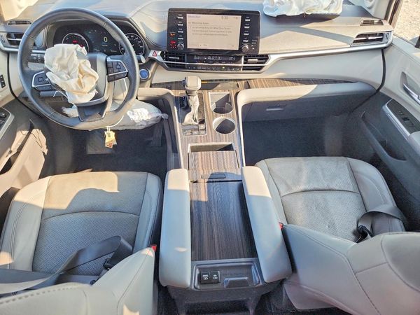2024 TOYOTA SIENNA Limited