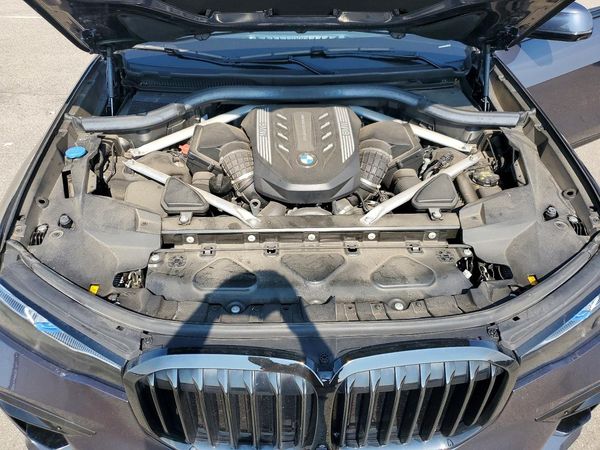 2021 BMW X7 M50i
