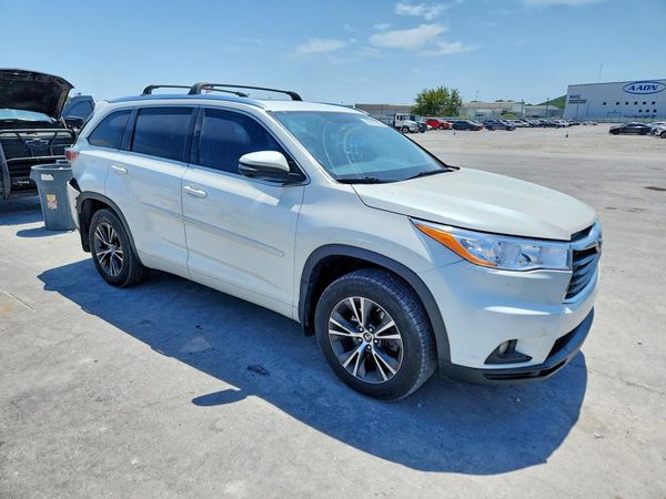 2016 TOYOTA HIGHLANDER Base/Hybrid — Passenger 3/4