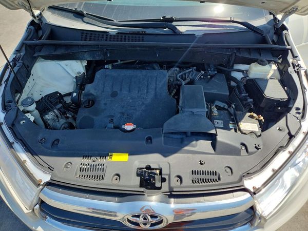 2016 TOYOTA HIGHLANDER Base/Hybrid — Engine bay