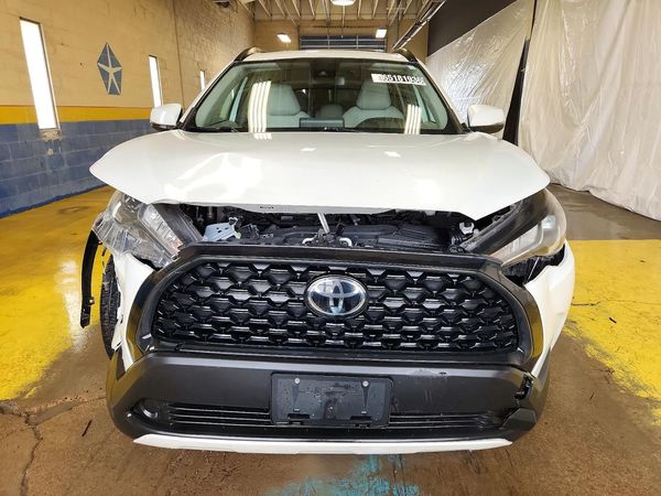 2022 TOYOTA COROLLA CROSS LE