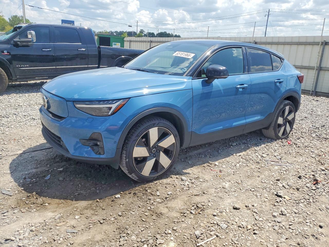 2022 VOLVO C40