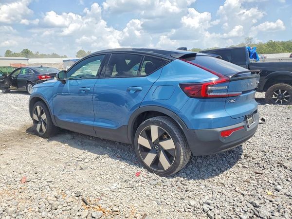 2022 VOLVO C40