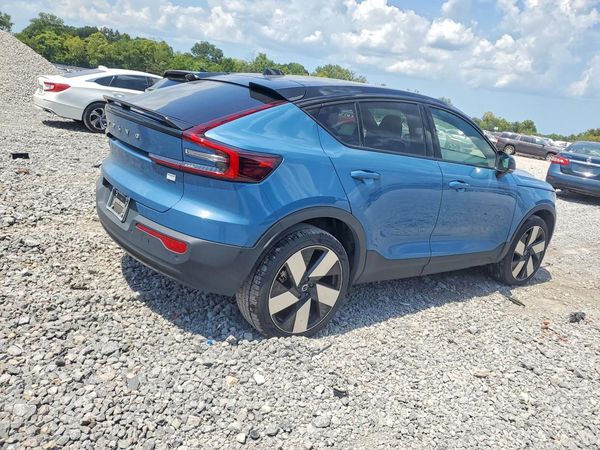 2022 VOLVO C40