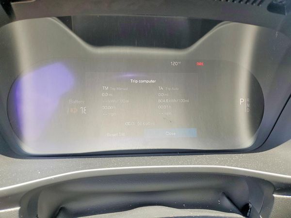 2022 VOLVO C40