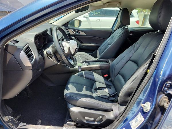 2018 MAZDA 3 Touring