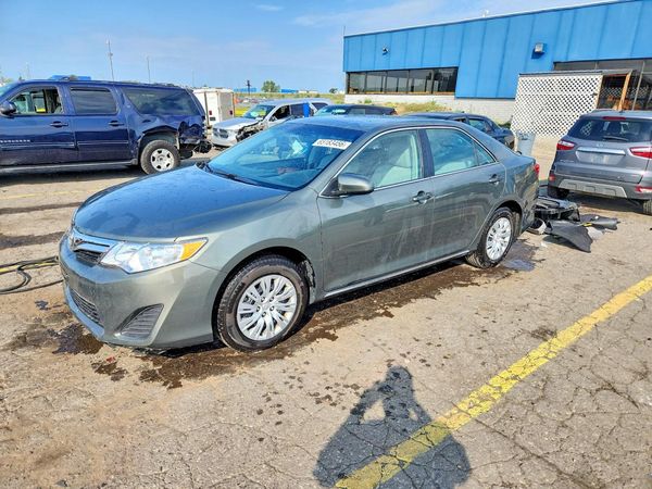 2014 TOYOTA CAMRY