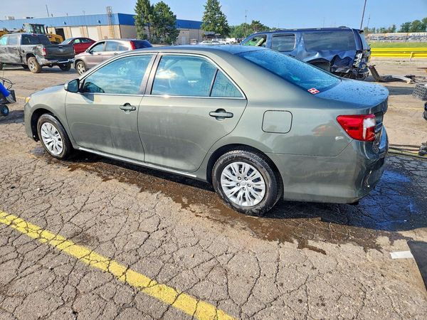 2014 TOYOTA CAMRY