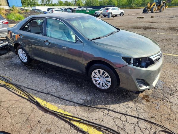 2014 TOYOTA CAMRY