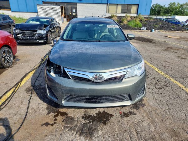 2014 TOYOTA CAMRY