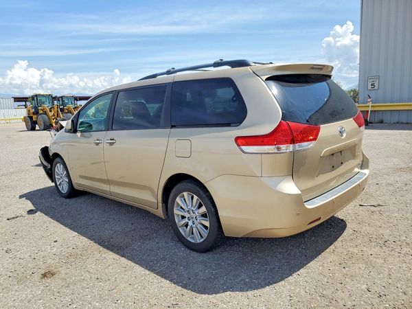 2014 TOYOTA SIENNA — DSRA