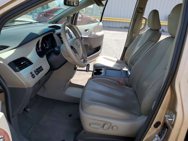 2014 TOYOTA SIENNA — DENT