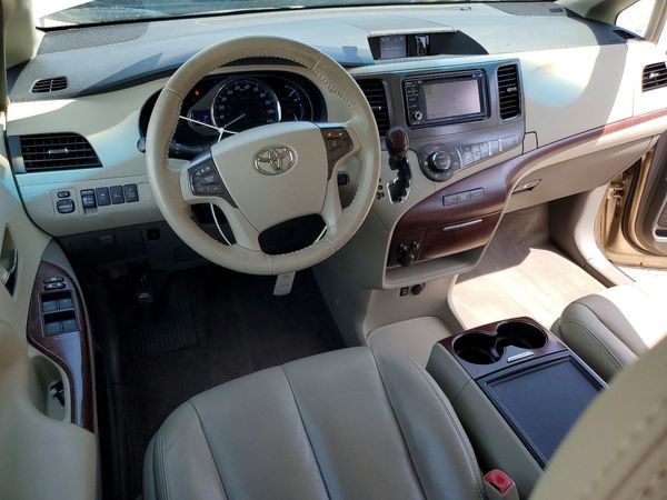 2014 TOYOTA SIENNA — CKPT