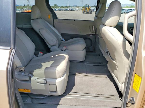 2014 TOYOTA SIENNA — PSRS