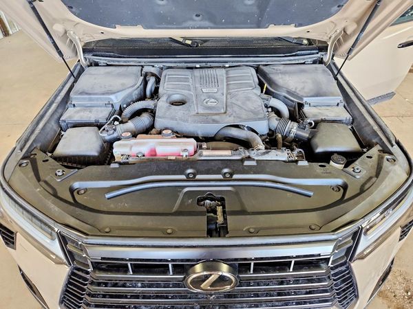 2024 LEXUS GX 550 — Engine bay