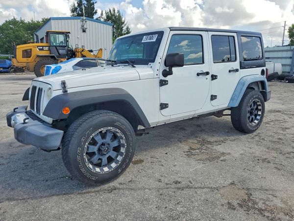 2014 JEEP WRANGLER Sahara — Front 3/4