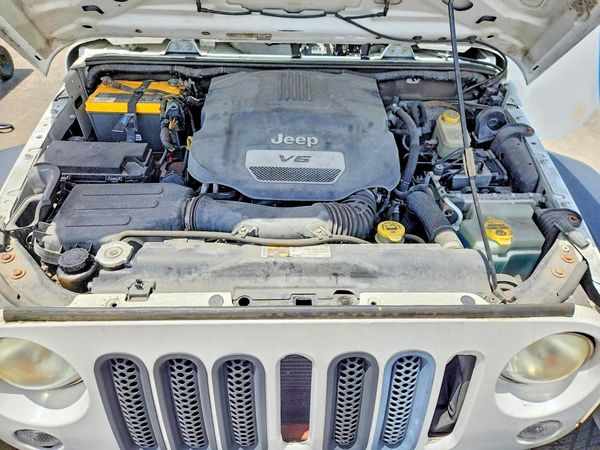 2014 JEEP WRANGLER Sahara — Engine bay