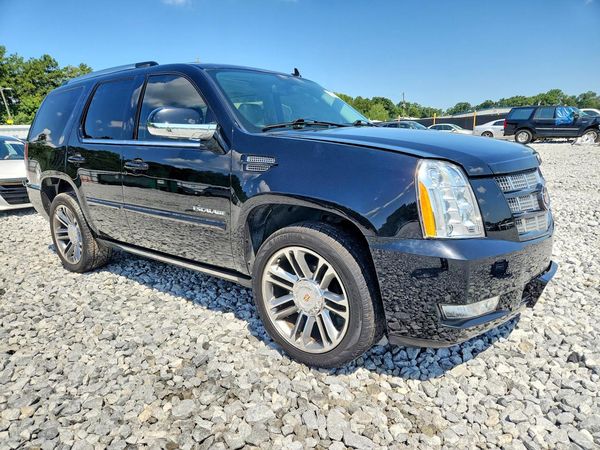 2013 CADILLAC ESCALADE Premium