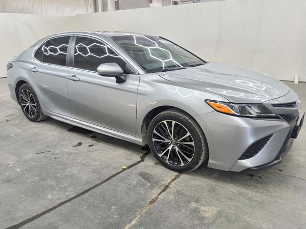 2018 TOYOTA CAMRY LE/SE/XLE/XSE — Passenger 3/4